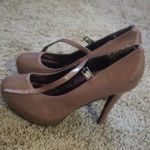 Beige heels